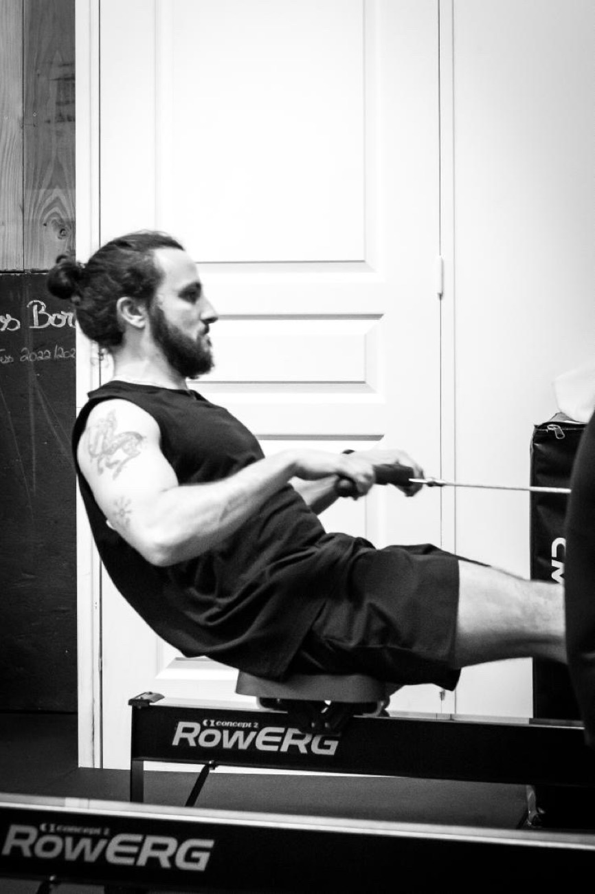 Entraînement au rameur au studio TIME BREAK